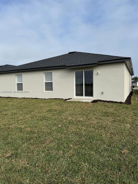 For Rent: $2,300 (4 beds, 2 baths, 1812 Square Feet)