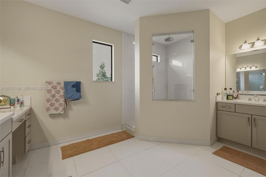В аренду: $5,100 (4 спален, 3 ванн, 3087 Квадратных фут)