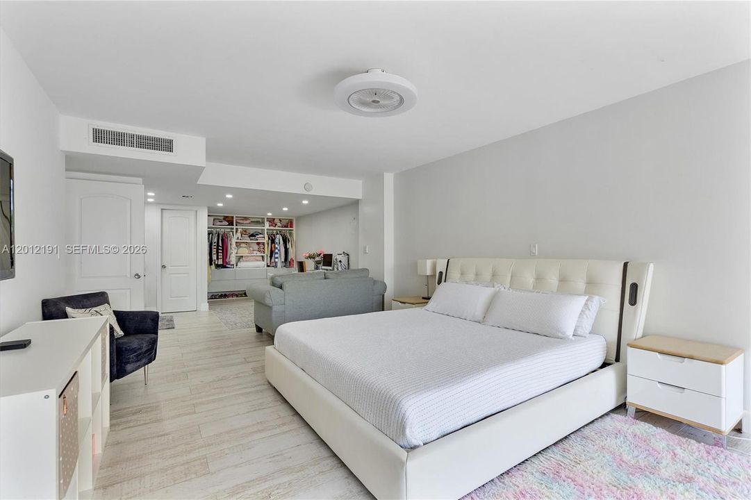 En Venta: $750,000 (2 camas, 3 baños, 2500 Pies cuadrados)
