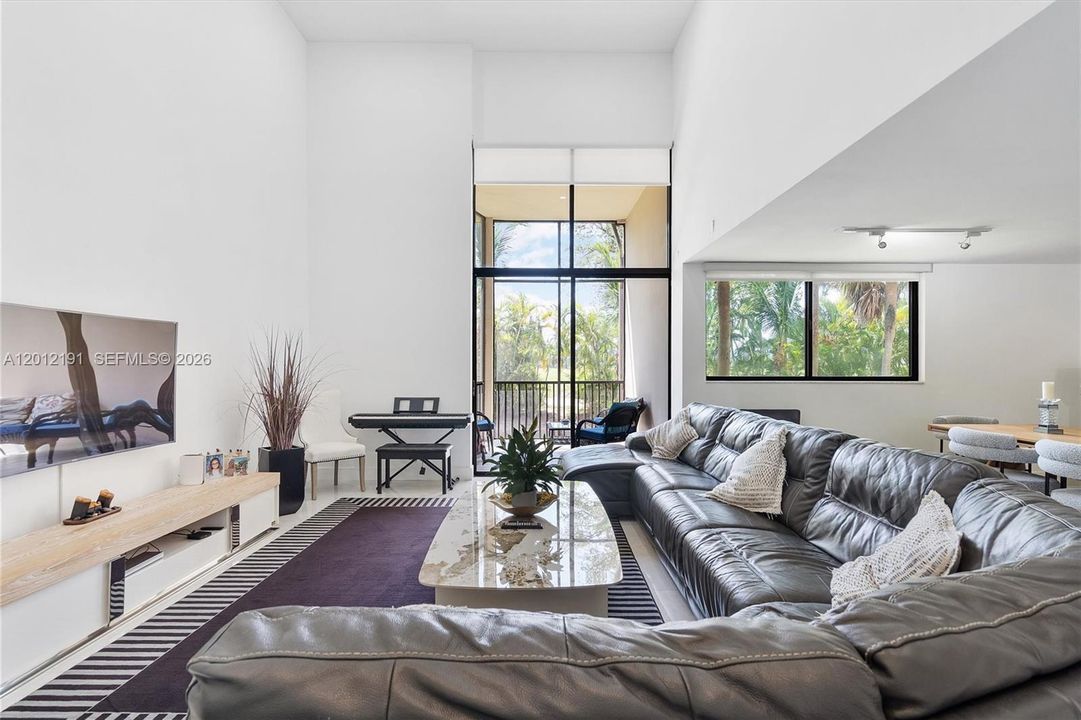 En Venta: $750,000 (2 camas, 3 baños, 2500 Pies cuadrados)