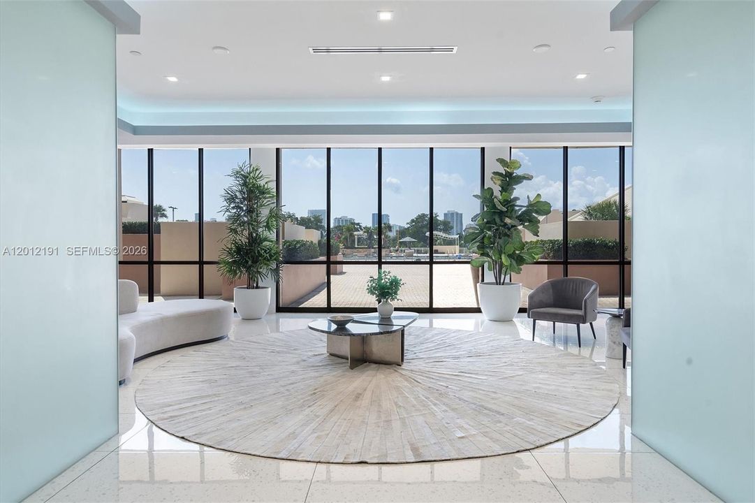 En Venta: $750,000 (2 camas, 3 baños, 2500 Pies cuadrados)