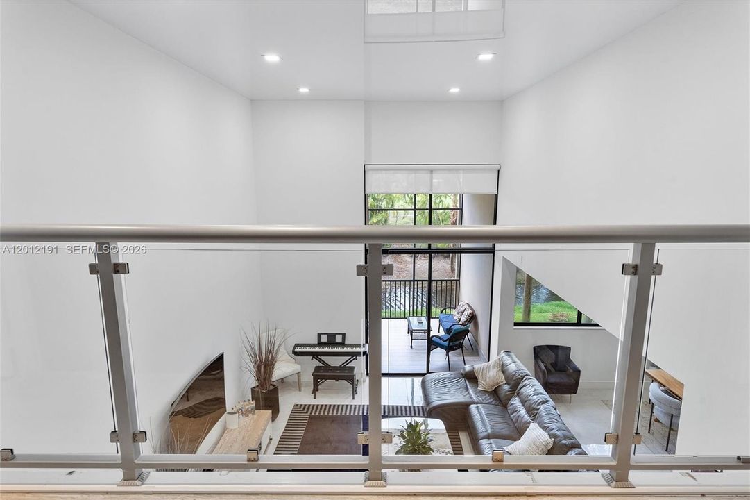 En Venta: $750,000 (2 camas, 3 baños, 2500 Pies cuadrados)