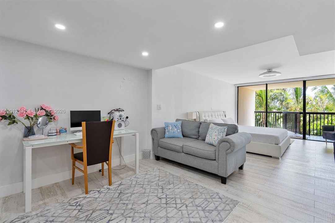 En Venta: $750,000 (2 camas, 3 baños, 2500 Pies cuadrados)