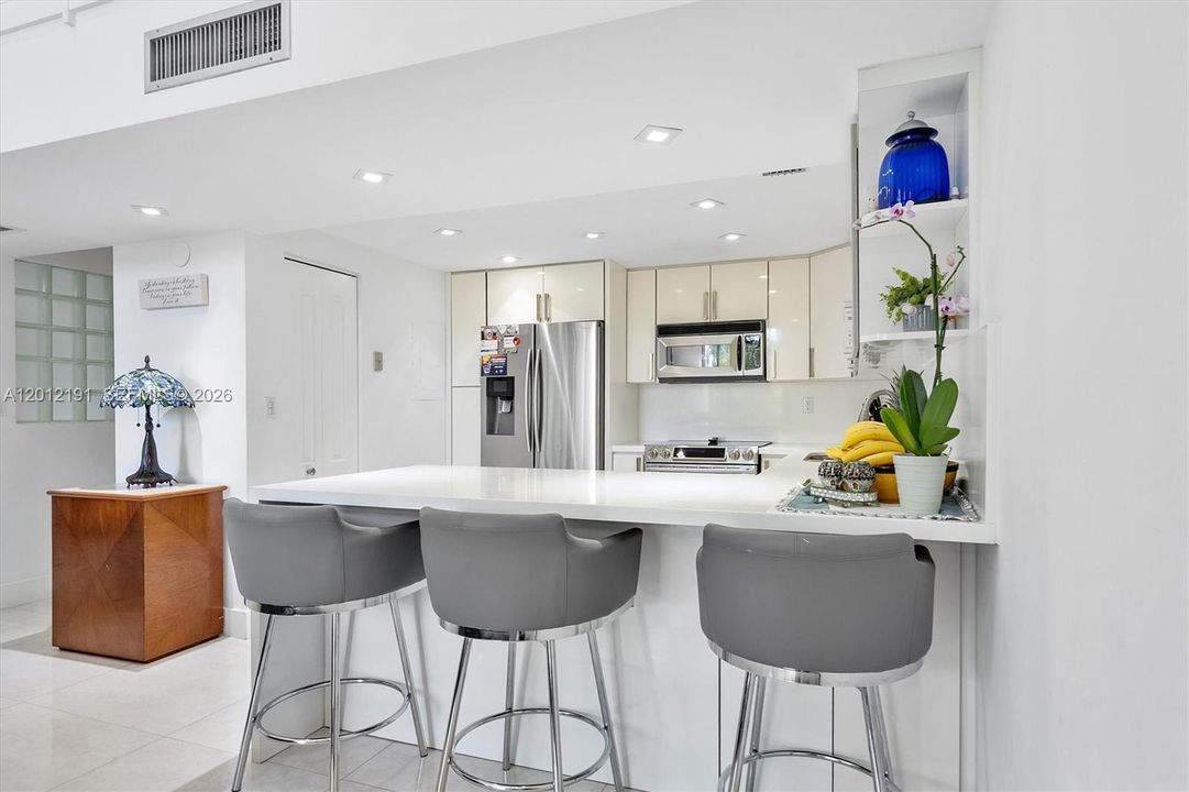 En Venta: $750,000 (2 camas, 3 baños, 2500 Pies cuadrados)