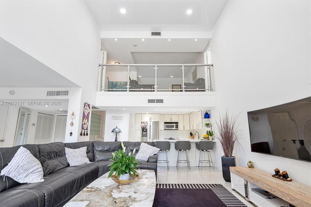 En Venta: $750,000 (2 camas, 3 baños, 2500 Pies cuadrados)