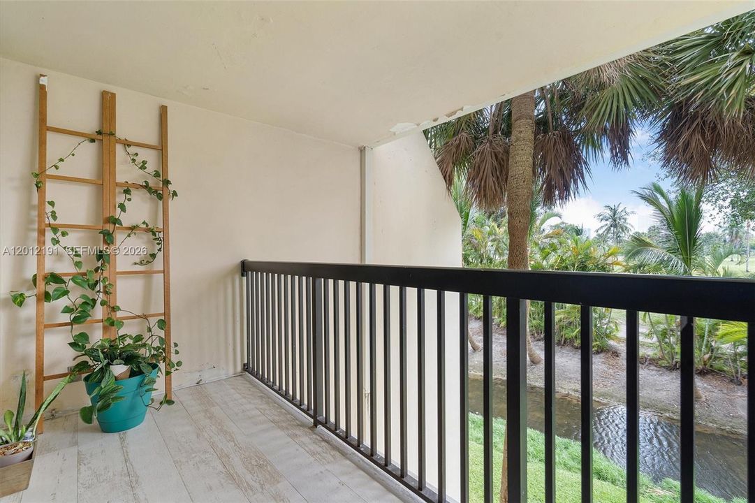 En Venta: $750,000 (2 camas, 3 baños, 2500 Pies cuadrados)