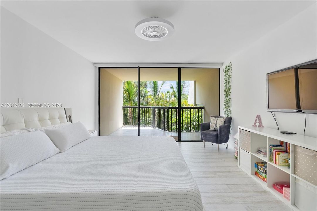 En Venta: $750,000 (2 camas, 3 baños, 2500 Pies cuadrados)
