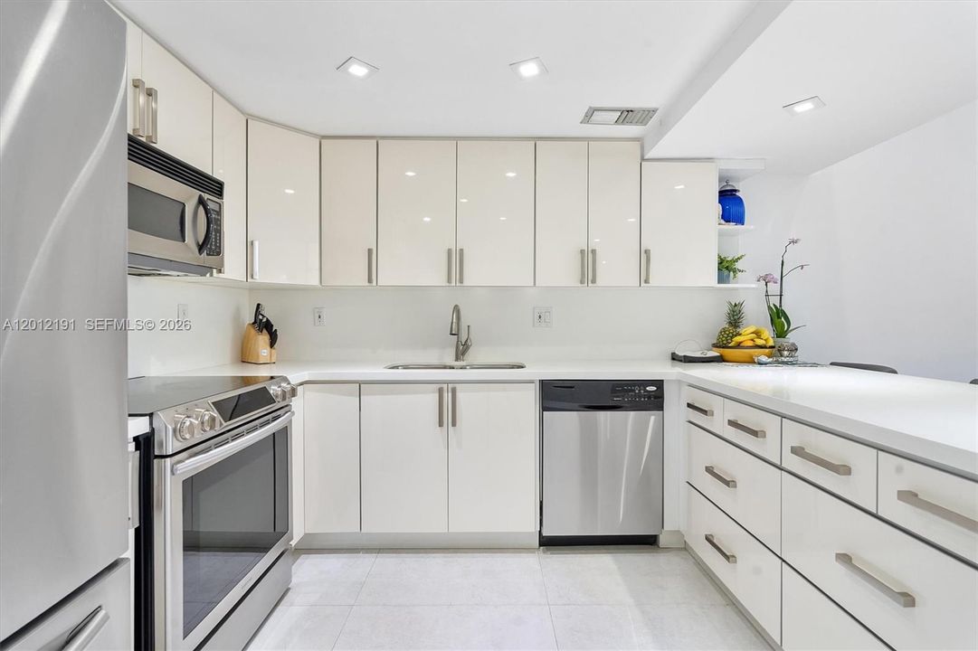 En Venta: $750,000 (2 camas, 3 baños, 2500 Pies cuadrados)