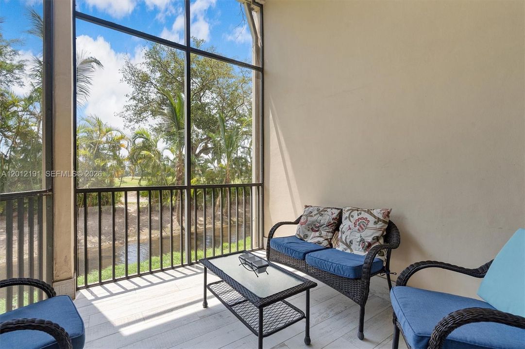 En Venta: $750,000 (2 camas, 3 baños, 2500 Pies cuadrados)