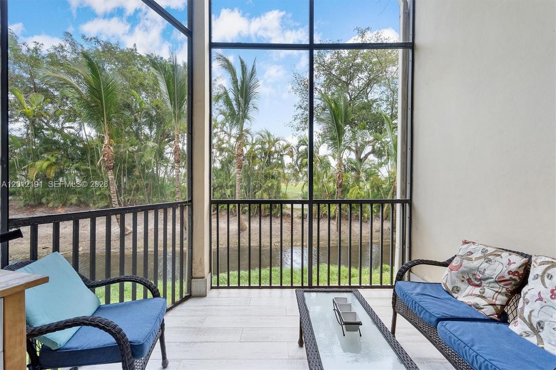 En Venta: $750,000 (2 camas, 3 baños, 2500 Pies cuadrados)