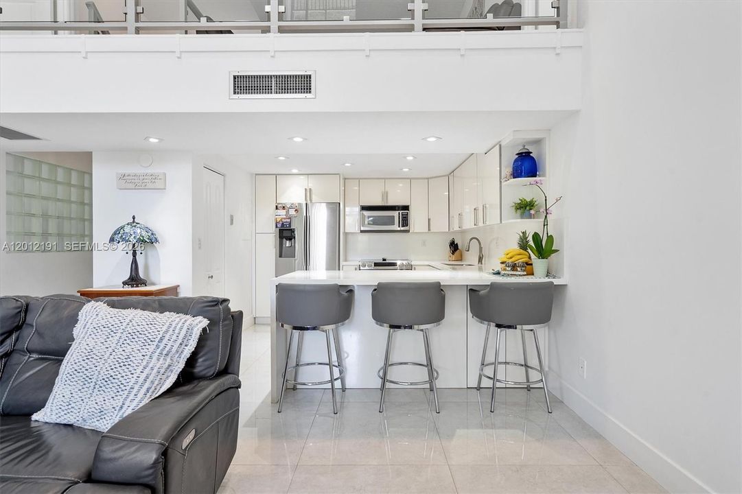 En Venta: $750,000 (2 camas, 3 baños, 2500 Pies cuadrados)
