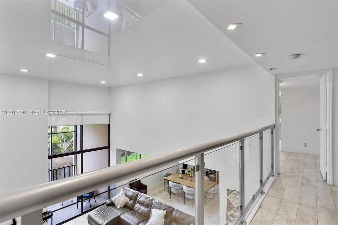 En Venta: $750,000 (2 camas, 3 baños, 2500 Pies cuadrados)