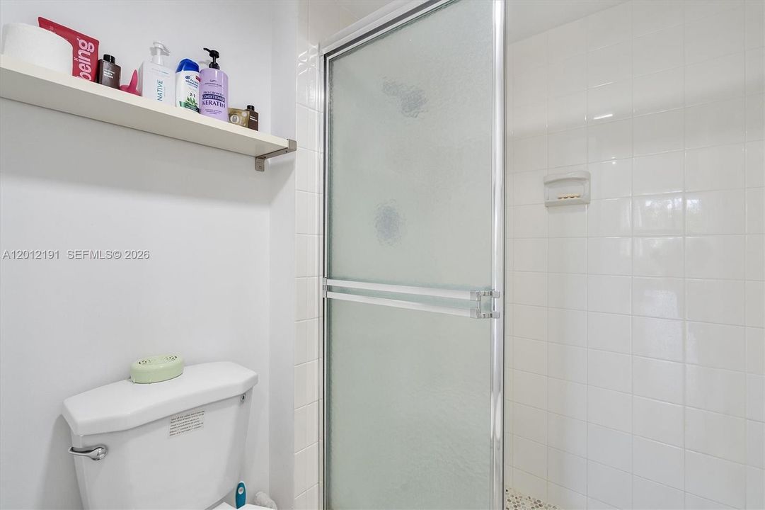 En Venta: $750,000 (2 camas, 3 baños, 2500 Pies cuadrados)