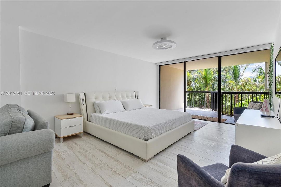 En Venta: $750,000 (2 camas, 3 baños, 2500 Pies cuadrados)