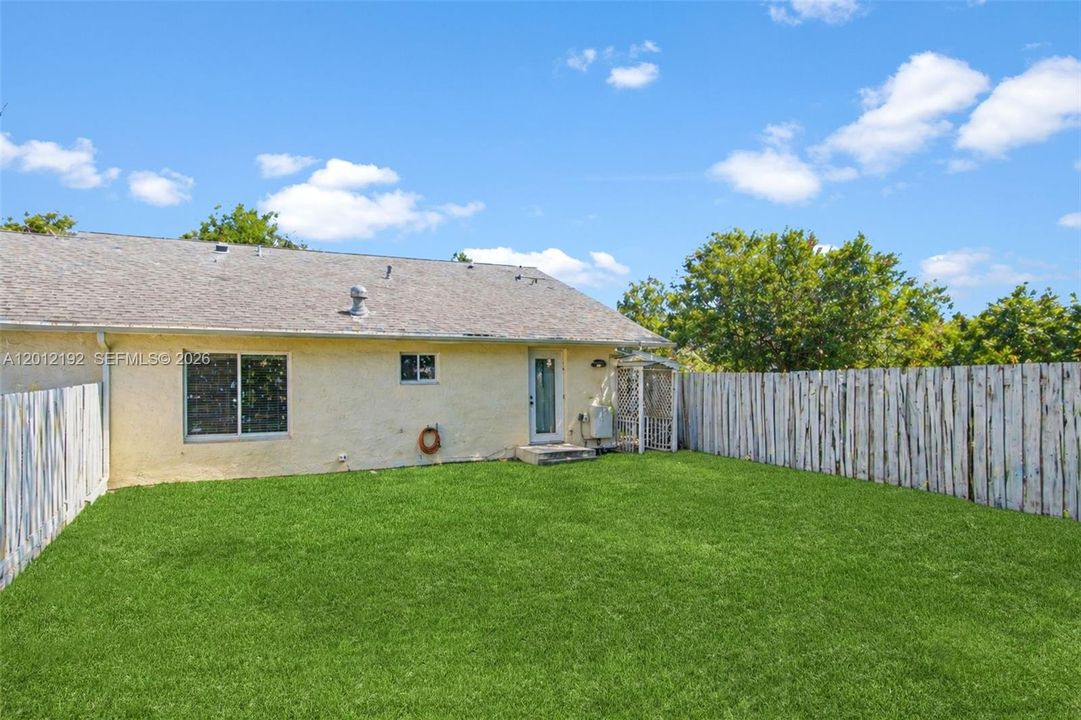 For Sale: $380,000 (3 beds, 2 baths, 1143 Square Feet)