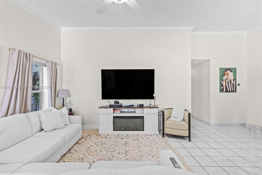 For Sale: $380,000 (3 beds, 2 baths, 1143 Square Feet)