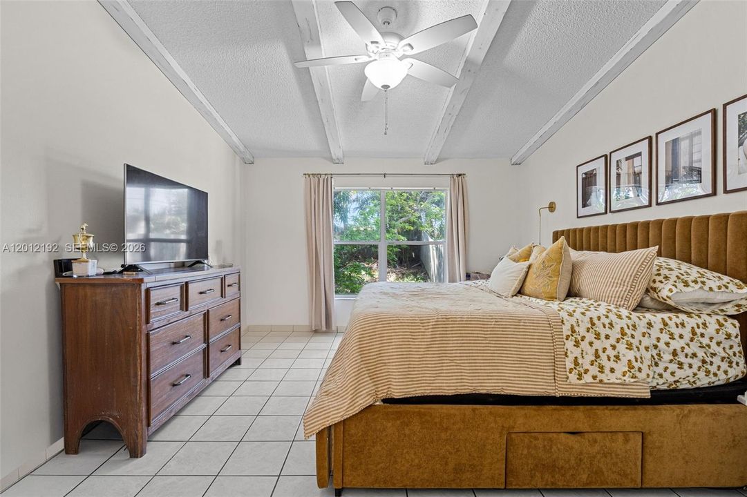 For Sale: $380,000 (3 beds, 2 baths, 1143 Square Feet)