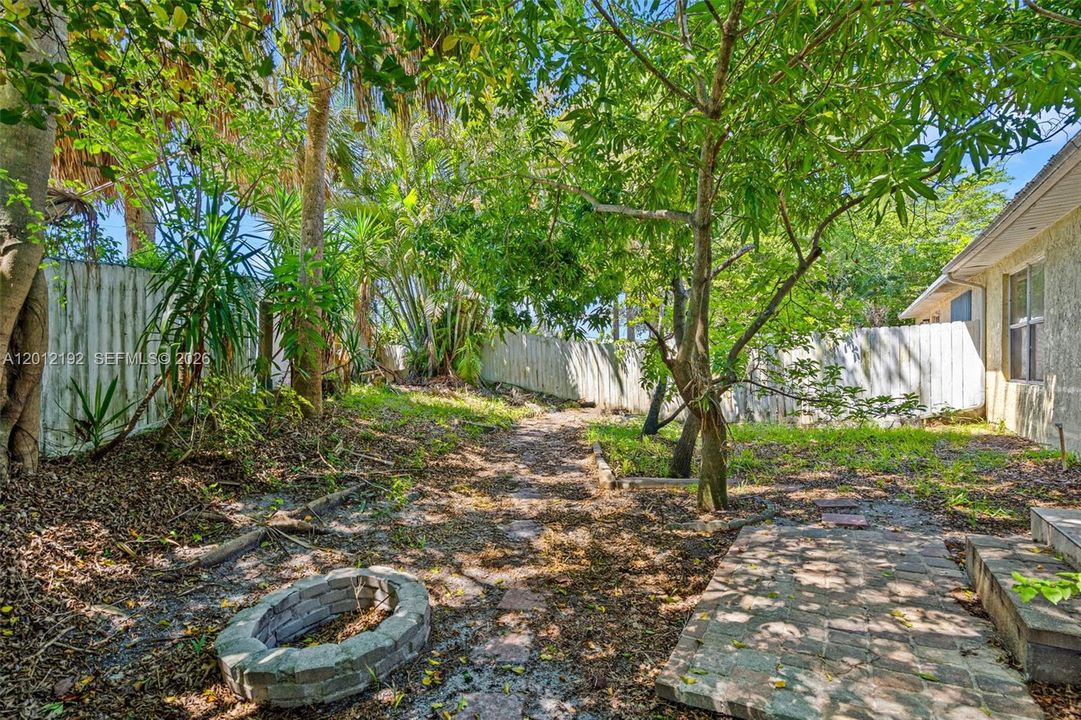 For Sale: $380,000 (3 beds, 2 baths, 1143 Square Feet)
