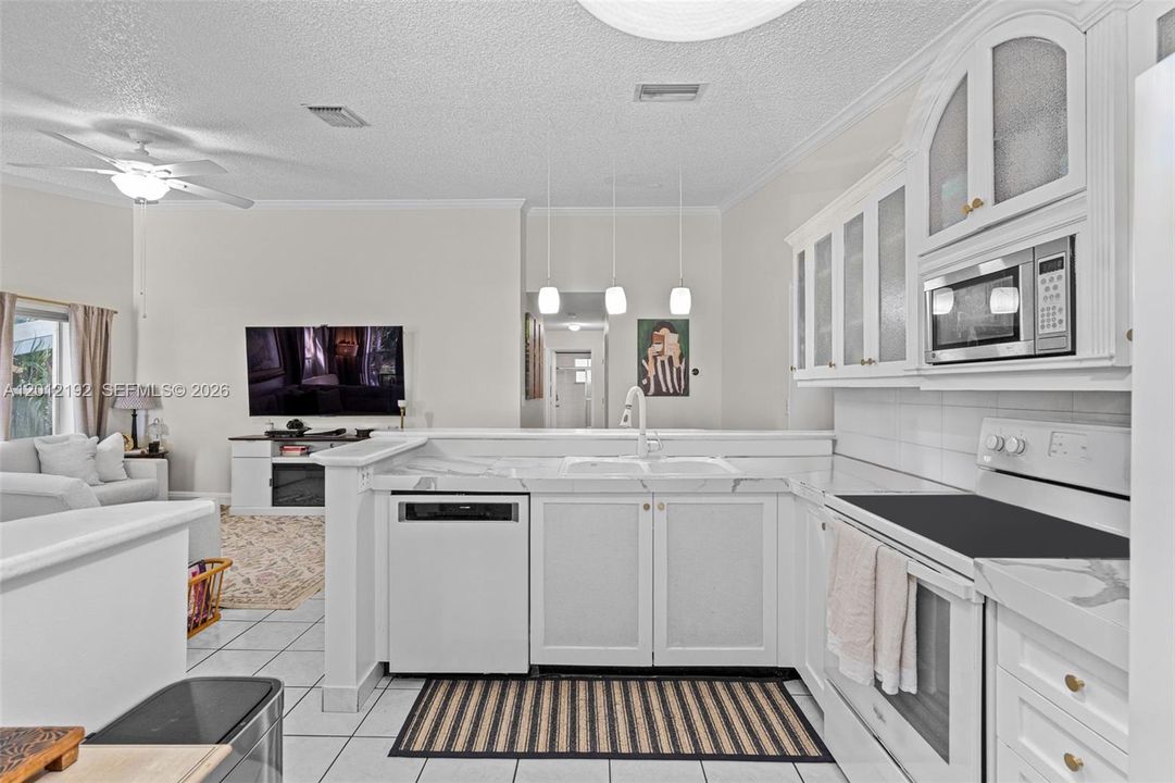 For Sale: $380,000 (3 beds, 2 baths, 1143 Square Feet)