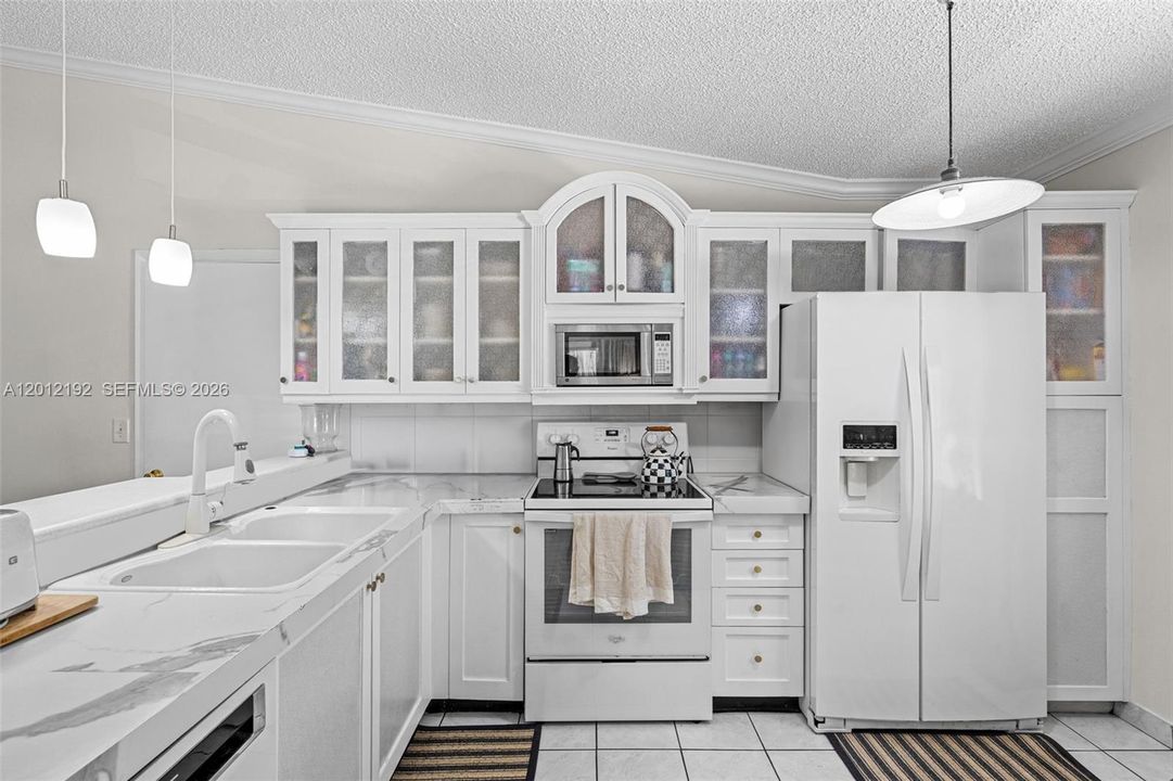 For Sale: $380,000 (3 beds, 2 baths, 1143 Square Feet)