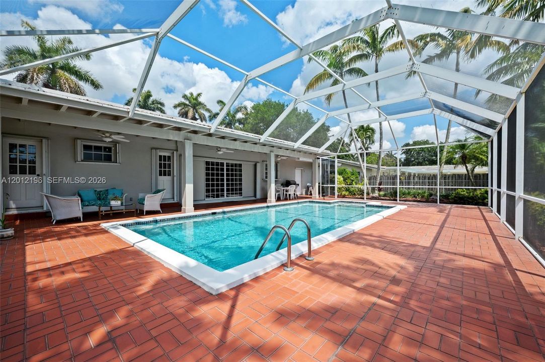 For Sale: $1,100,000 (3 beds, 2 baths, 1576 Square Feet)