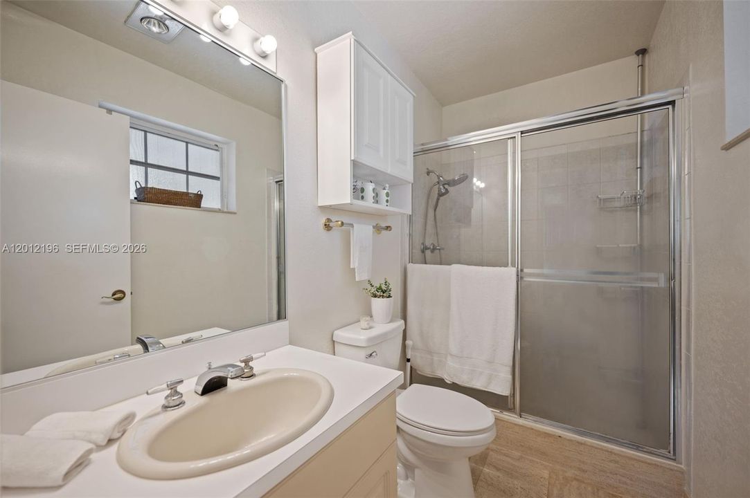 For Sale: $1,100,000 (3 beds, 2 baths, 1576 Square Feet)