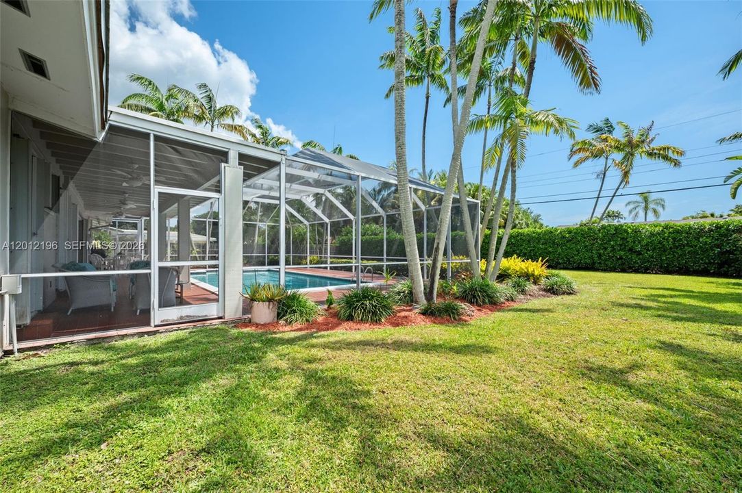 For Sale: $1,100,000 (3 beds, 2 baths, 1576 Square Feet)