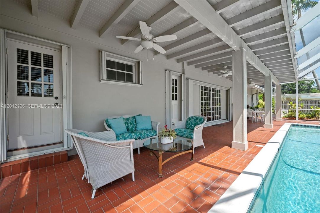 For Sale: $1,100,000 (3 beds, 2 baths, 1576 Square Feet)