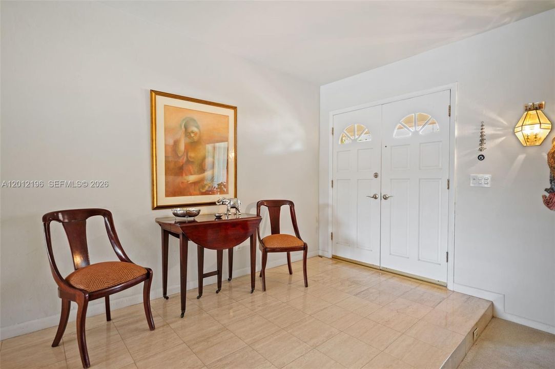 For Sale: $1,100,000 (3 beds, 2 baths, 1576 Square Feet)