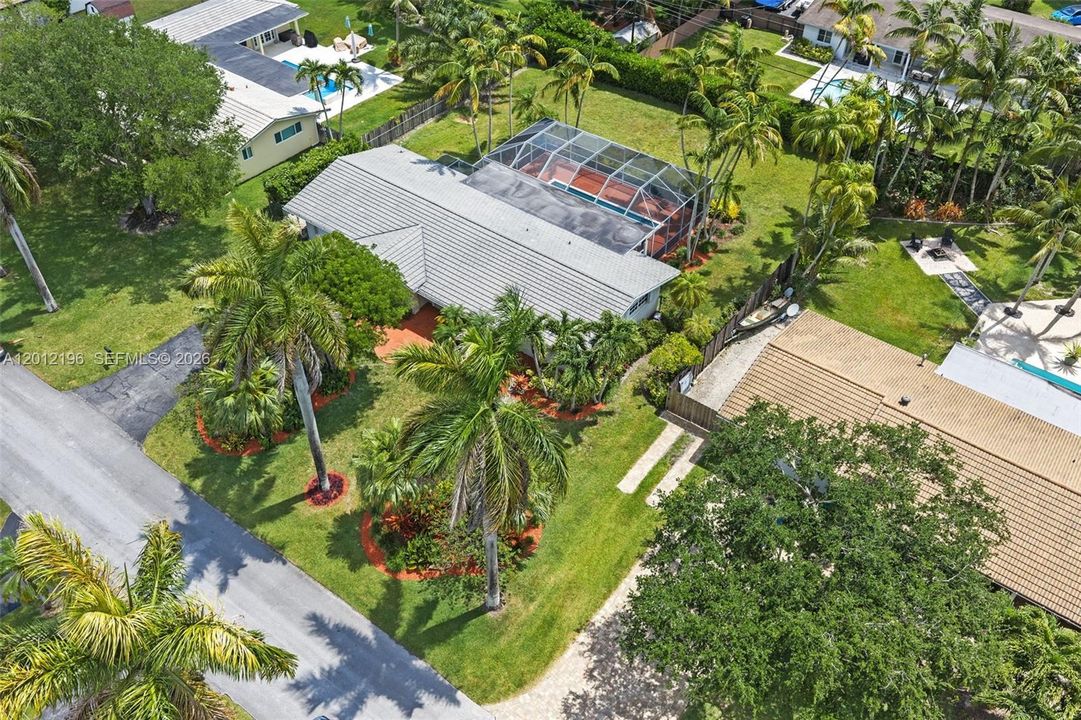 For Sale: $1,100,000 (3 beds, 2 baths, 1576 Square Feet)