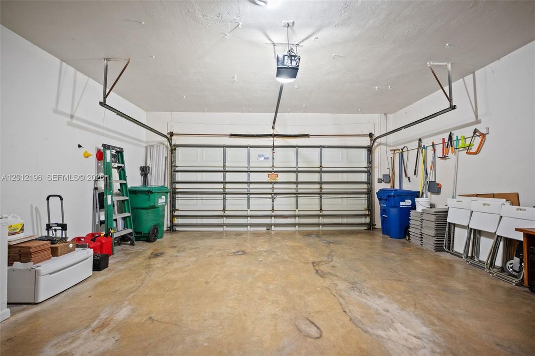 For Sale: $1,100,000 (3 beds, 2 baths, 1576 Square Feet)