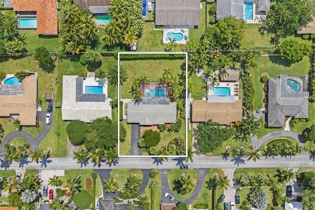 For Sale: $1,100,000 (3 beds, 2 baths, 1576 Square Feet)