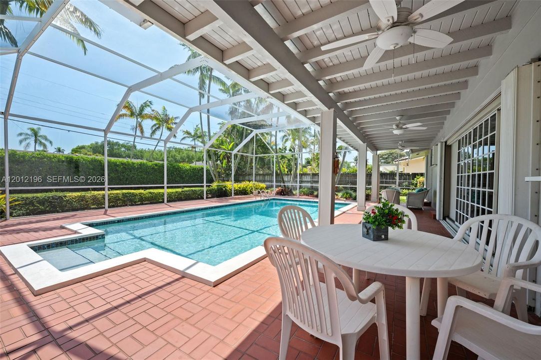For Sale: $1,100,000 (3 beds, 2 baths, 1576 Square Feet)