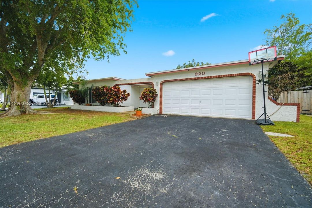 For Rent: $3,800 (3 beds, 2 baths, 1548 Square Feet)