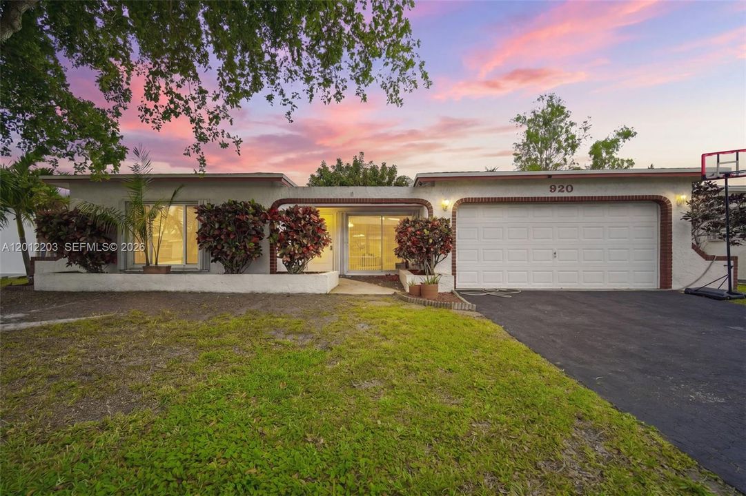 For Rent: $3,800 (3 beds, 2 baths, 1548 Square Feet)