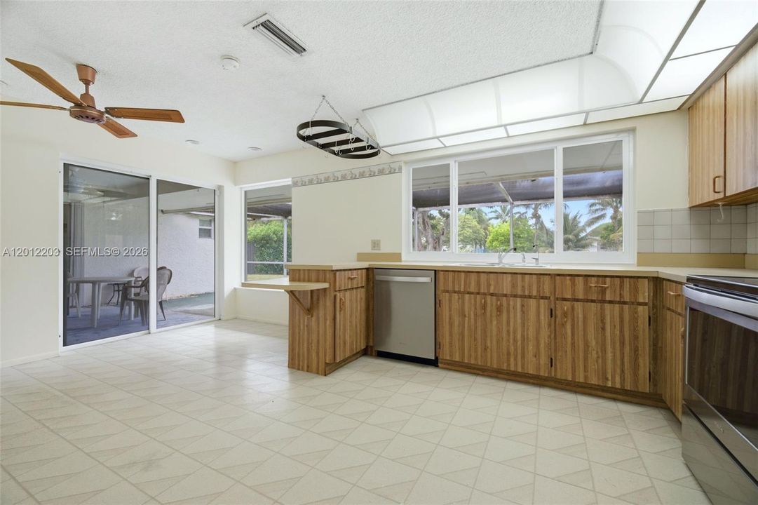 For Rent: $3,800 (3 beds, 2 baths, 1548 Square Feet)
