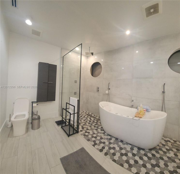 Active With Contract: $6,700 (4 beds, 3 baths, 2680 Square Feet)