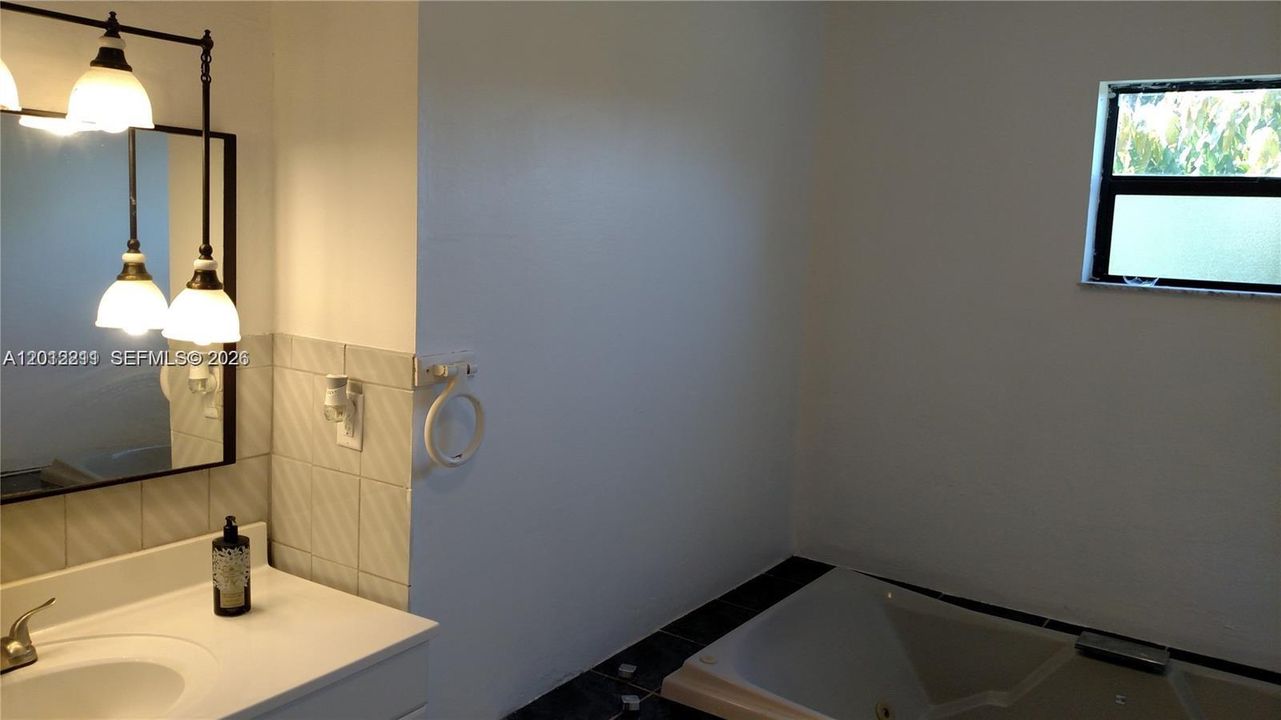 En Renta: $4,000 (4 camas, 3 baños, 2300 Pies cuadrados)