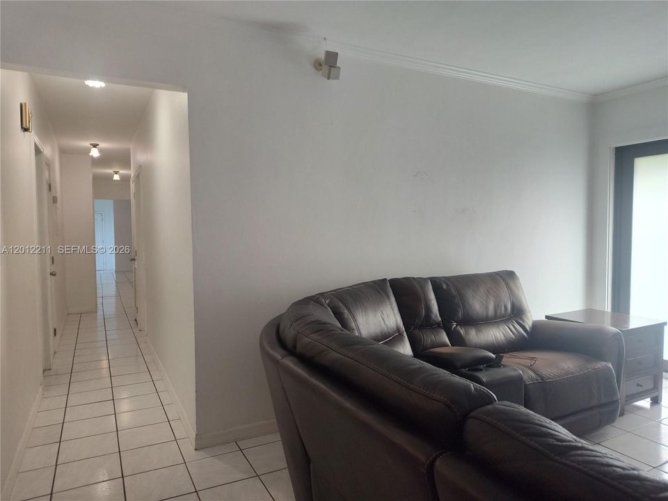 En Renta: $4,000 (4 camas, 3 baños, 2300 Pies cuadrados)