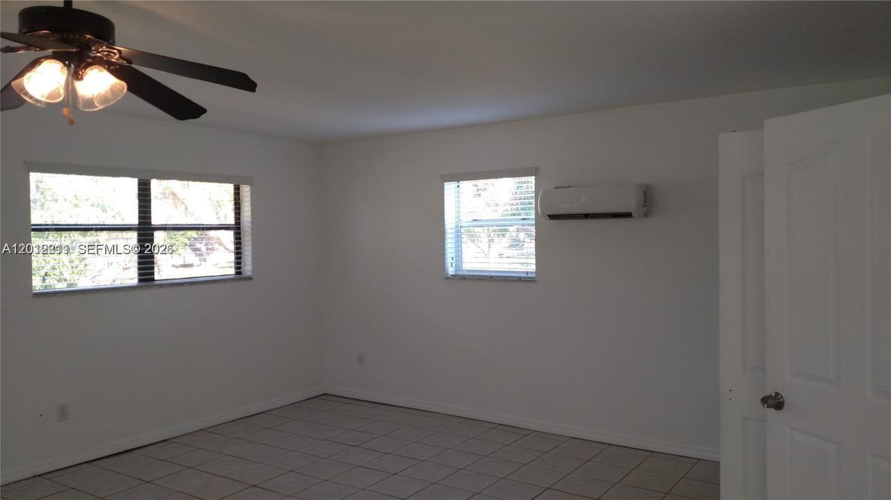 En Renta: $4,000 (4 camas, 3 baños, 2300 Pies cuadrados)