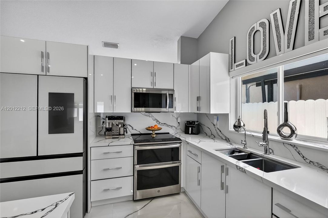 For Rent: $4,500 (3 beds, 2 baths, 1735 Square Feet)