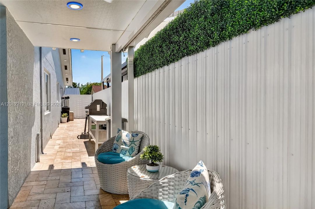 For Rent: $4,500 (3 beds, 2 baths, 1735 Square Feet)