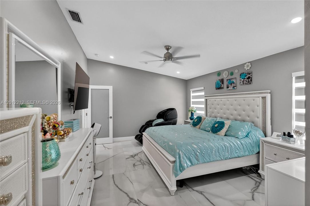For Rent: $4,500 (3 beds, 2 baths, 1735 Square Feet)