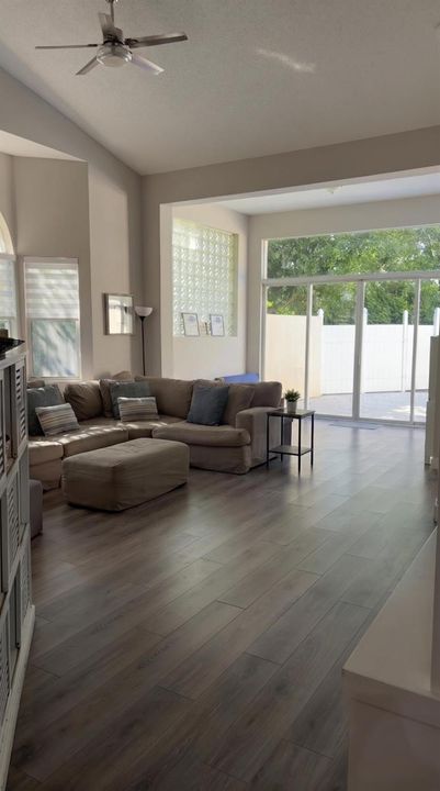 LIVINGROOM 1