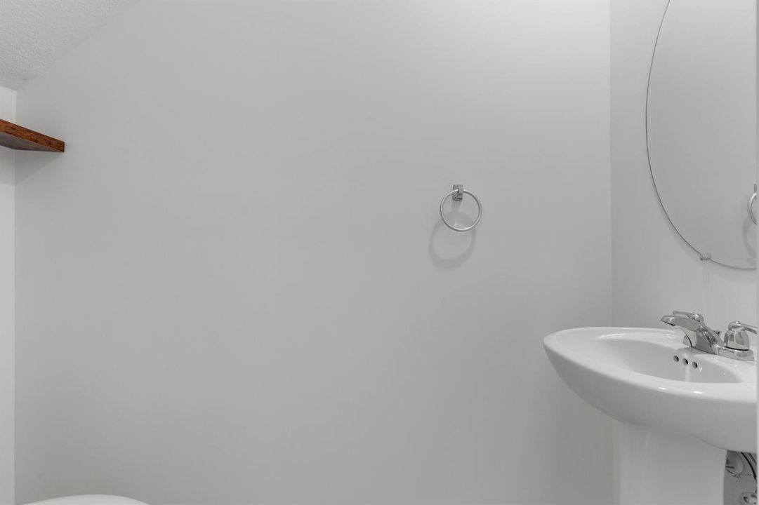 Half bathroom 1.2