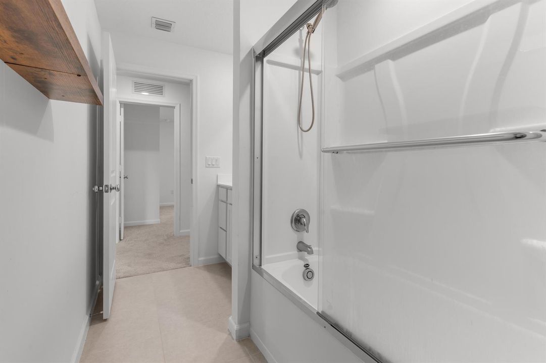 Bathroom 2.2