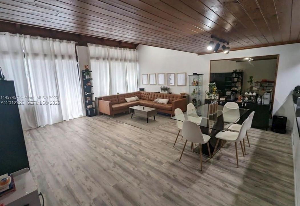 Active With Contract: $3,200 (3 beds, 2 baths, 1511 Square Feet)
