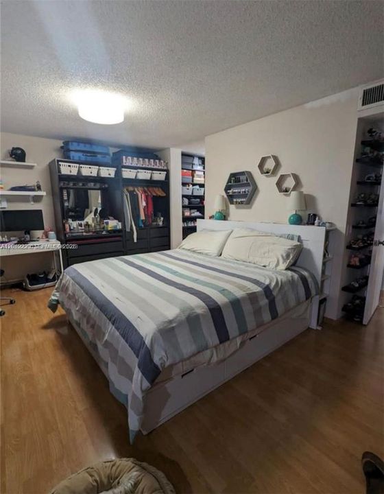 Active With Contract: $3,200 (3 beds, 2 baths, 1511 Square Feet)