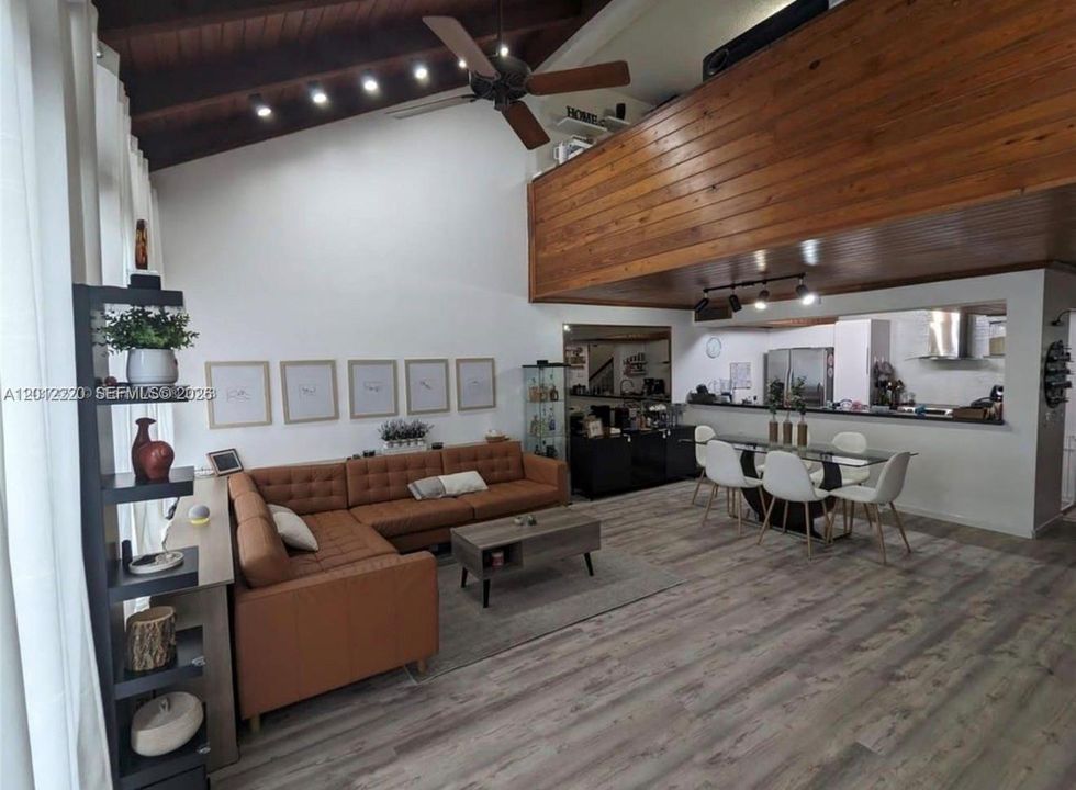 Active With Contract: $3,200 (3 beds, 2 baths, 1511 Square Feet)