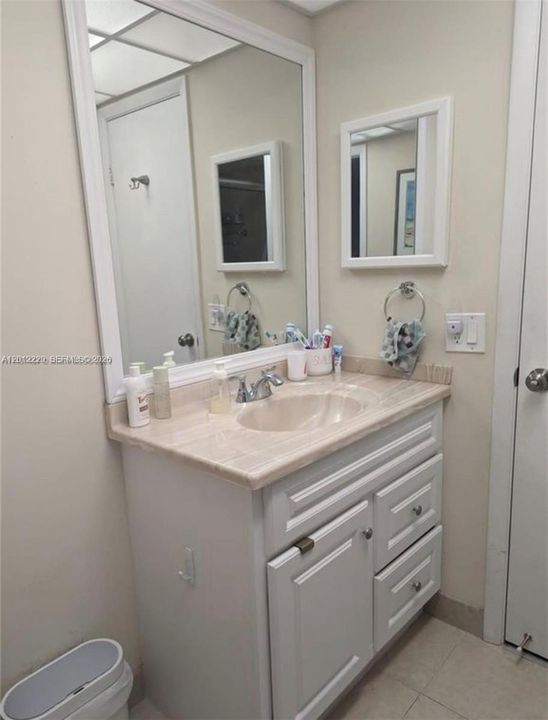 Active With Contract: $3,200 (3 beds, 2 baths, 1511 Square Feet)